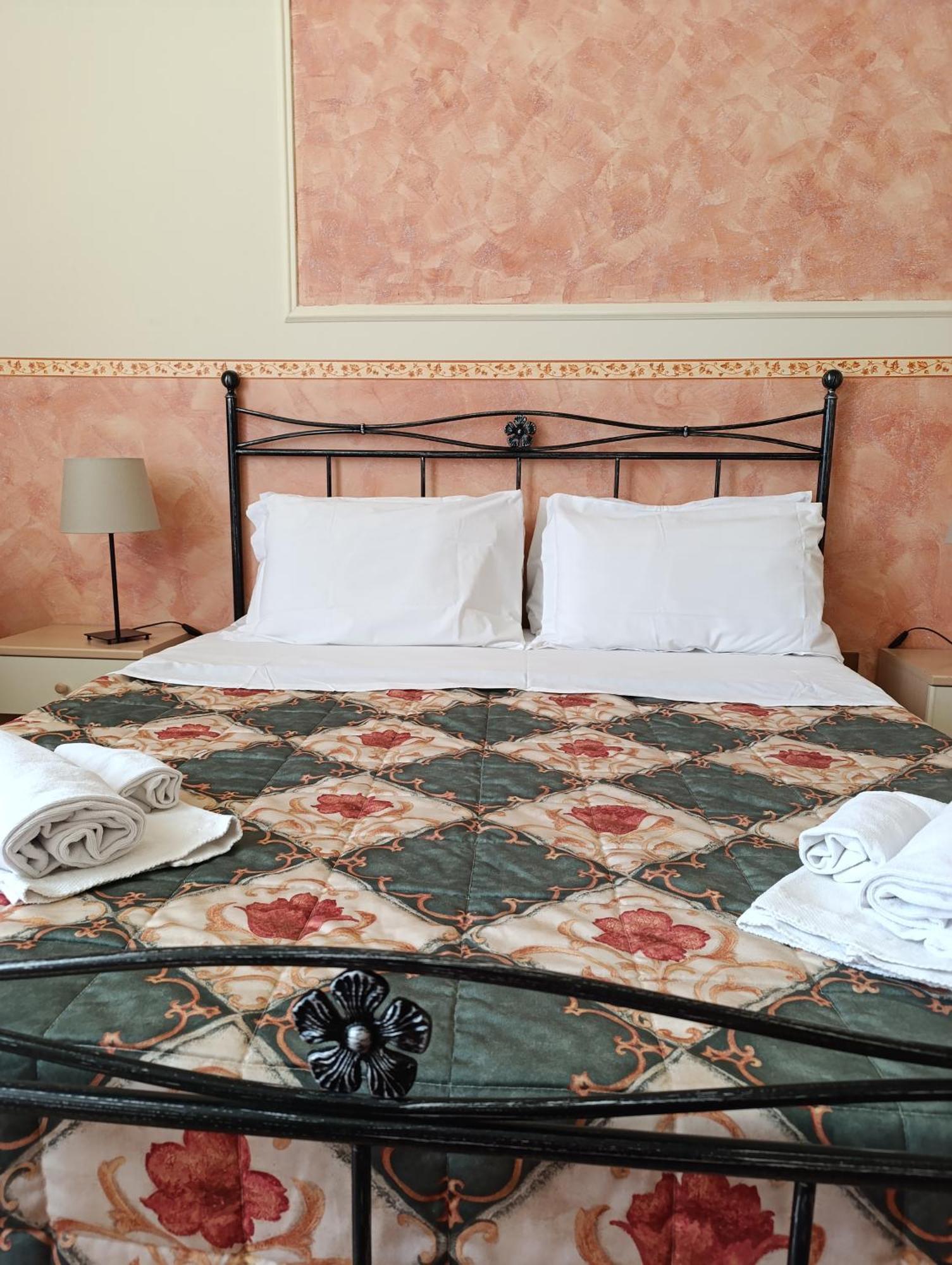 Hostel Il Tetto Melfi Kültér fotó